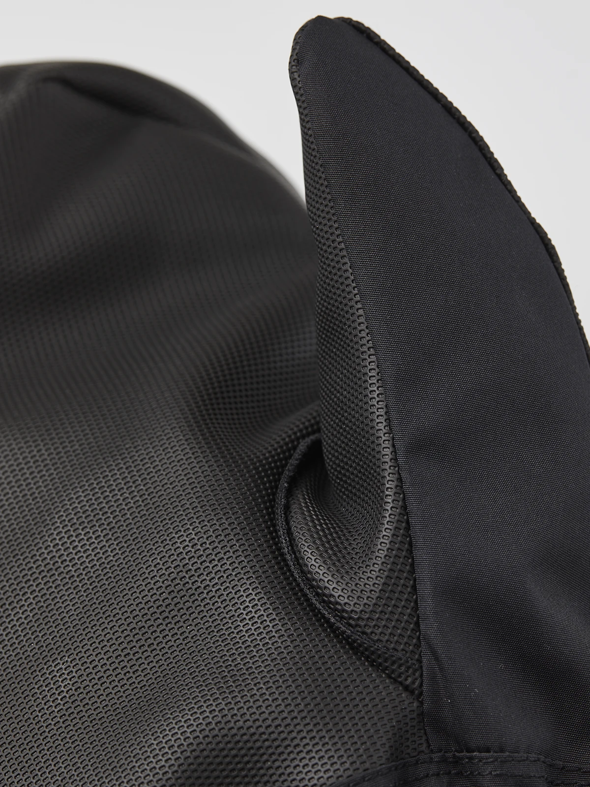 Hestra Gore-Tex Gauntlet Jr. Mitt - Black 3 Hestra Gore-Tex Gauntlet Jr. Mitt - Black - Image 3