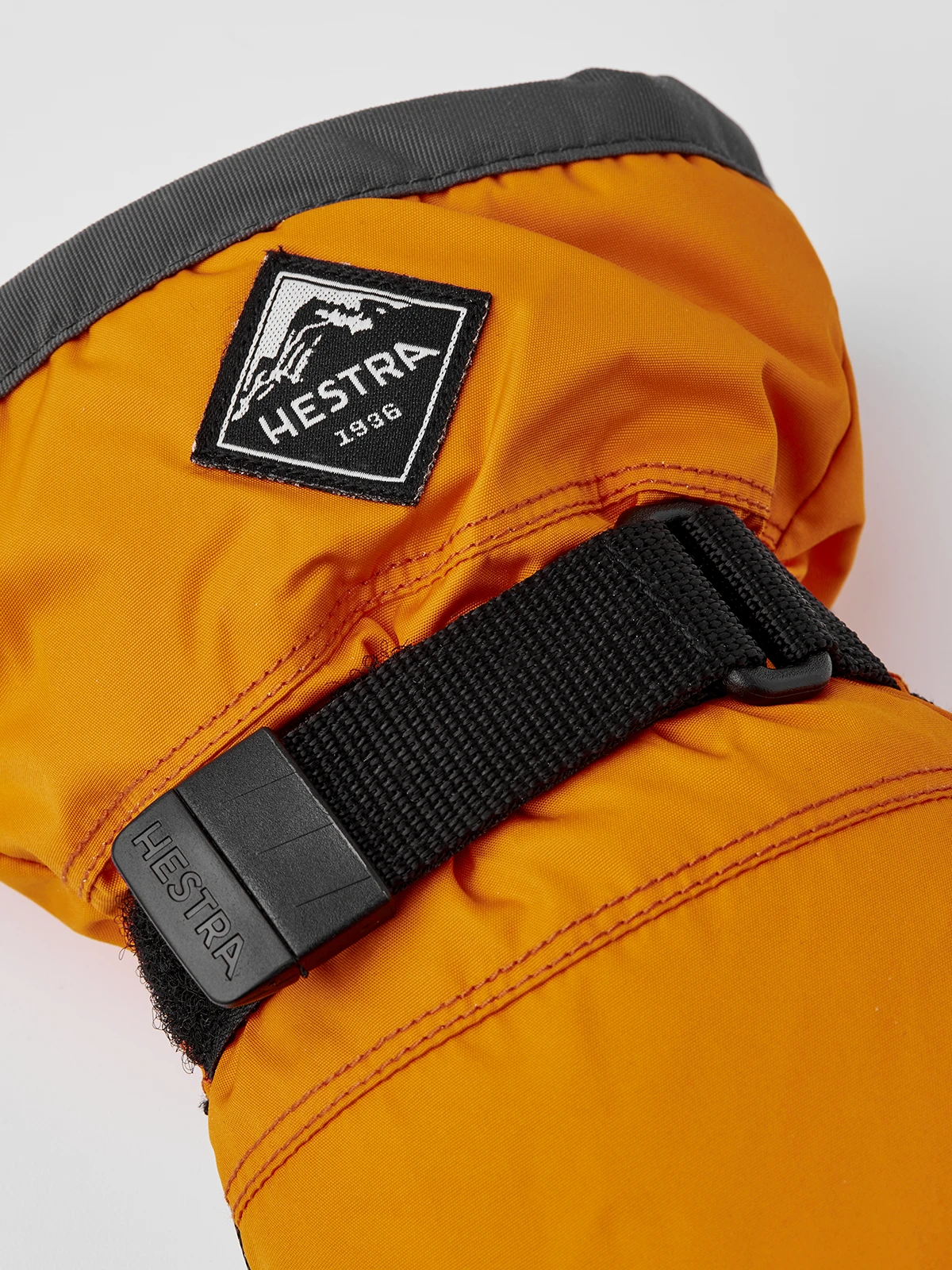 Hestra Gauntlet CZone Jr. 3-finger - Orange & Graphite 5 Hestra Gauntlet CZone Jr. 3-finger - Orange & Graphite - Image 5