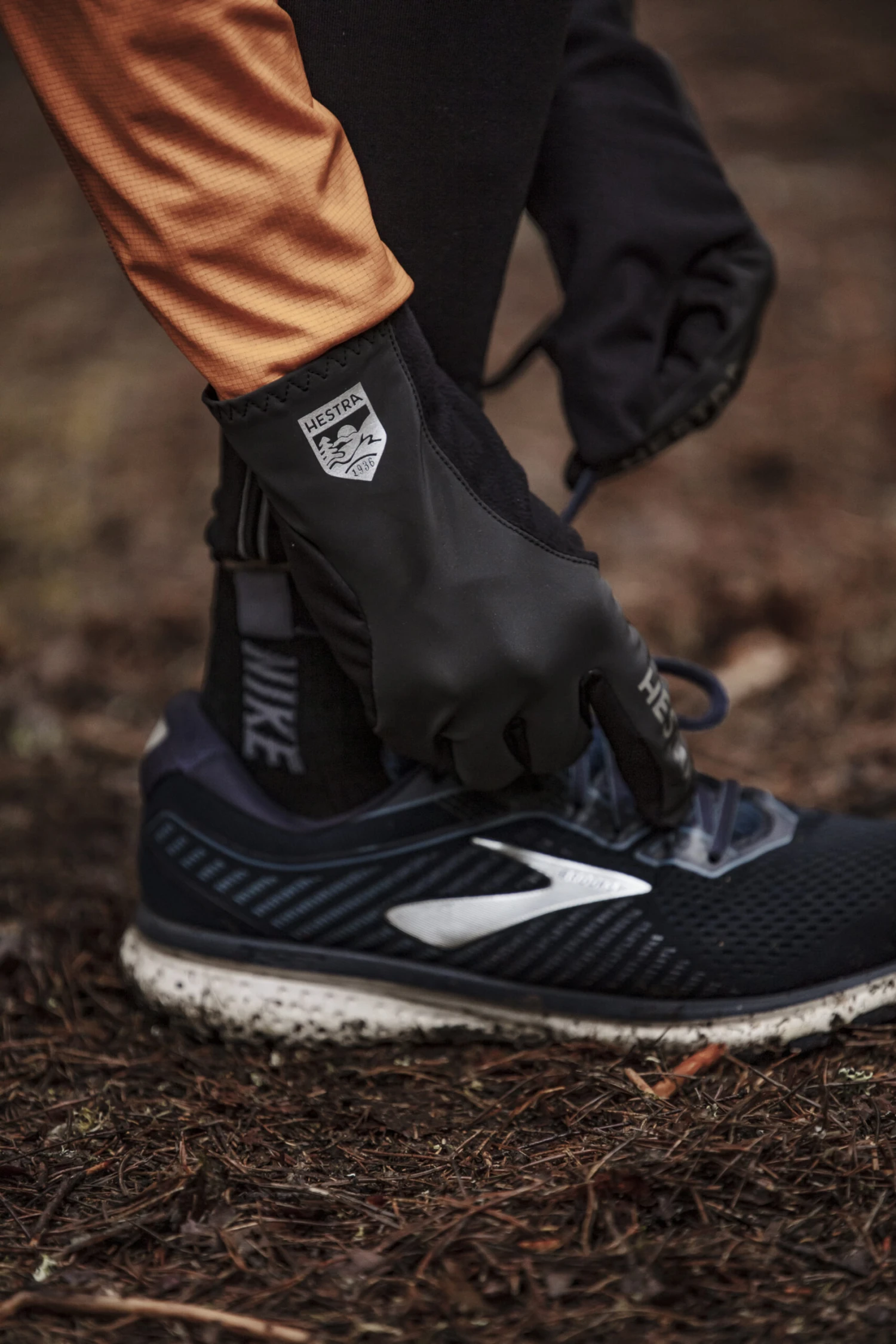 Hestra Runners All Weather 5-finger - Dark Grey 6 Hestra Runners All Weather 5-finger - Dark Grey - Image 6