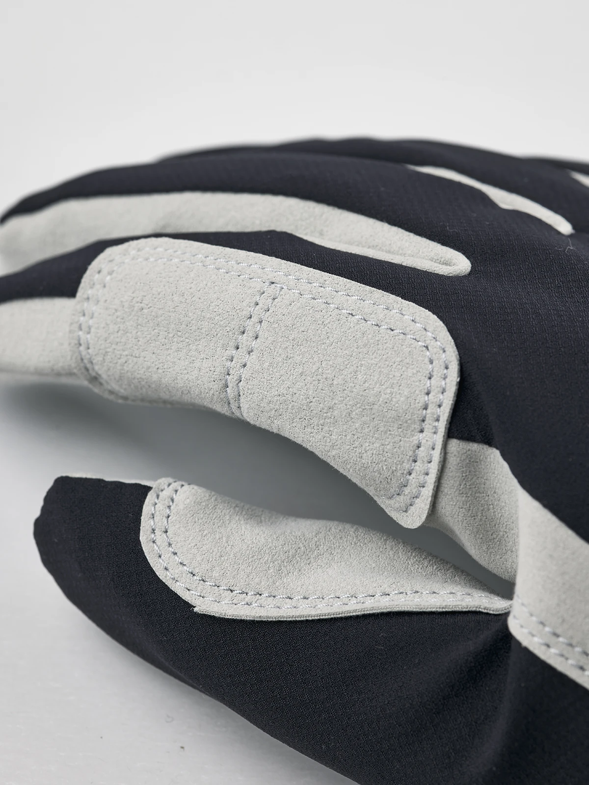 Hestra Tactility Pull Over 5-finger - Black & Light Grey 3 Hestra Tactility Pull Over 5-finger - Black & Light Grey - Image 3