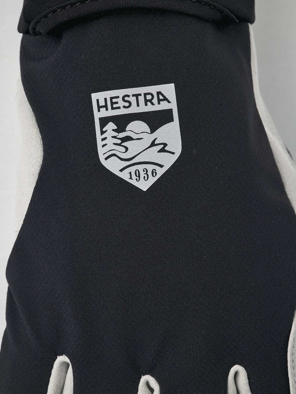Hestra Tactility Pull Over 5-finger - Black & Light Grey 4 Hestra Tactility Pull Over 5-finger - Black & Light Grey - Image 4