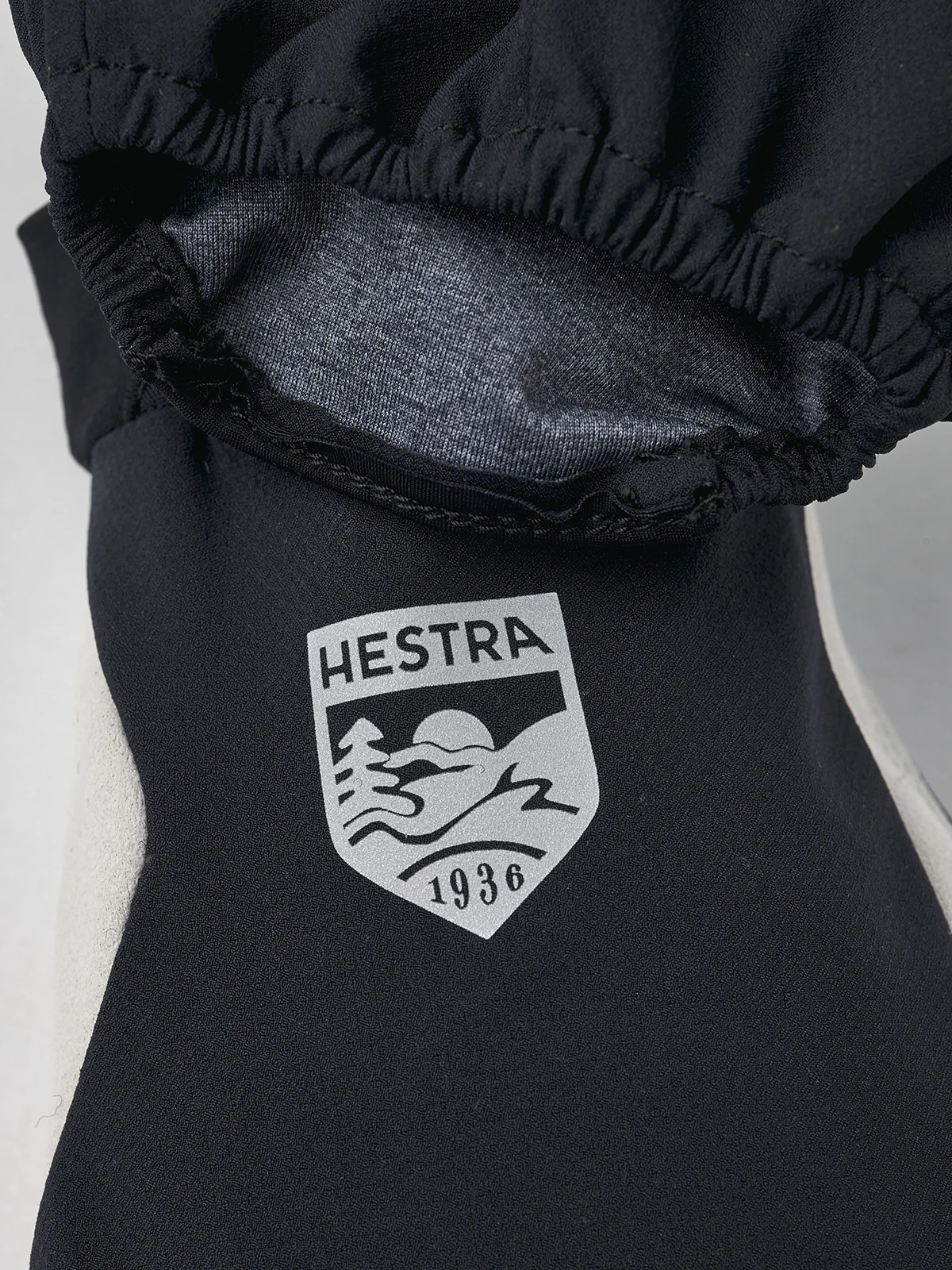 Hestra Tactility Pull Over 5-finger - Black & Light Grey 5 Hestra Tactility Pull Over 5-finger - Black & Light Grey - Image 5